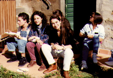 1996, in campagna da Gianni Fabbrini: Irene e Marina in primo piano